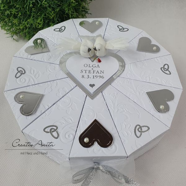 Schachteltorte mit Tauben zur Silberhochzeit